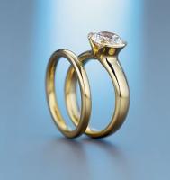 CLASSIC ROUND WEDDING RING 25MM - RING ON LEFT